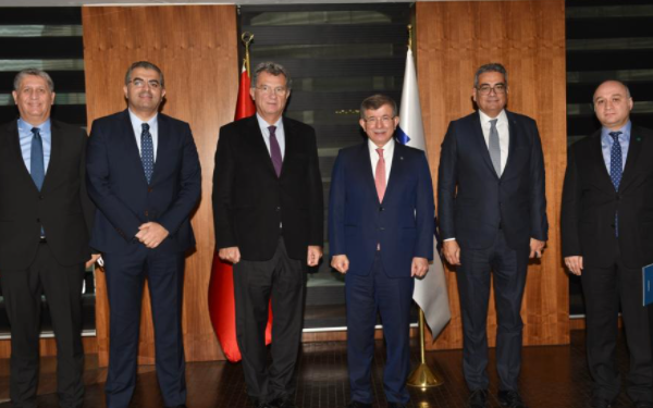 Ahmet Davutoğlu’dan TÜSİAD’a ziyaret