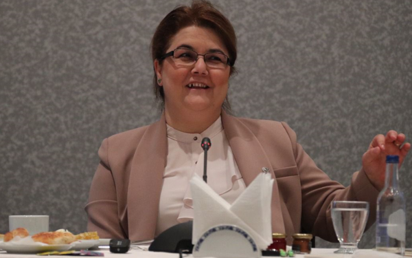 bakan_derya_yanik