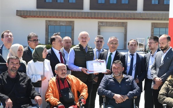 bakan_adil_karaismailoglu_rize_artvin_havaalani_whatsapp_image_2022-05-13_at_11.45.42_600_x_400