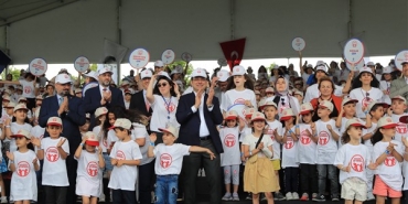 06062022_baskan_imamoglu_ozgurluk_sarkisini_742_yuvamiz_istanbul_mezunuyla_birlikte_soyledi_15_600_x_400
