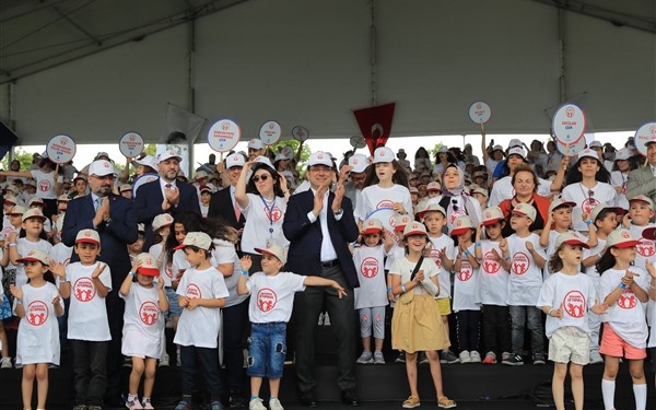 06062022_baskan_imamoglu_ozgurluk_sarkisini_742_yuvamiz_istanbul_mezunuyla_birlikte_soyledi_15_600_x_400