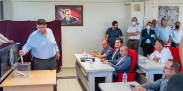 tunc_soyer_menderes_meclis_oylama