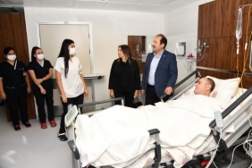 20220928-vali-ali-hamza-pehlivan-yarali-polisi-hastanede-ziyaret-etti-553257-947cba6bdd7765f8a7d0