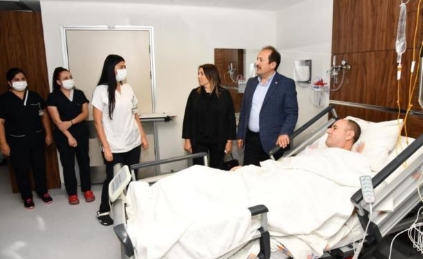 20220928-vali-ali-hamza-pehlivan-yarali-polisi-hastanede-ziyaret-etti-553257-947cba6bdd7765f8a7d0