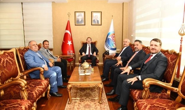 ak-partili-belediye-meclis-uyeleri-vali-pehlivani-ziyaret-etti