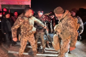 hatayda-64luk-depremde-yikilan-binada-arama-kurtarma-calismasi-baslatildi