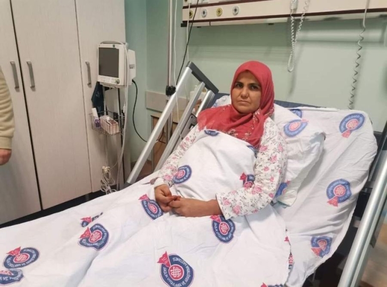 DEPREMİN MERKEZ ÜSSÜNDE KADAVRADAN BÖBREK NAKLİ