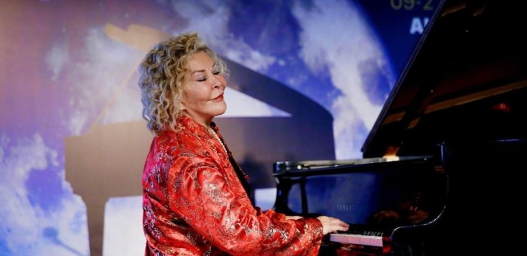 GÜLSİN ONAY ÖĞRENCİLERLE BULUŞTU