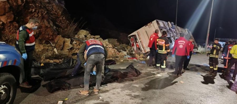 YİNE OTOBÜS KAZASI