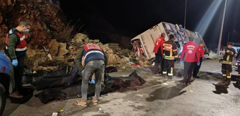 YİNE OTOBÜS KAZASI