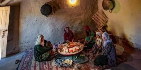 Tüteklikli Ev ~ Kırlangıç Örtü