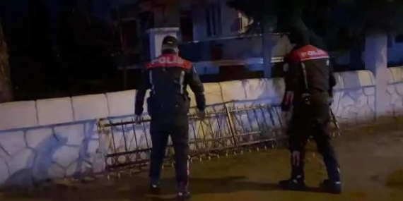 AĞIR HASARLI BİNADA HIRSIZLAR SUÇÜSTÜ YAKALANDI
