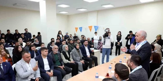 Başkan Gültak, gençlerle bir araya geldi