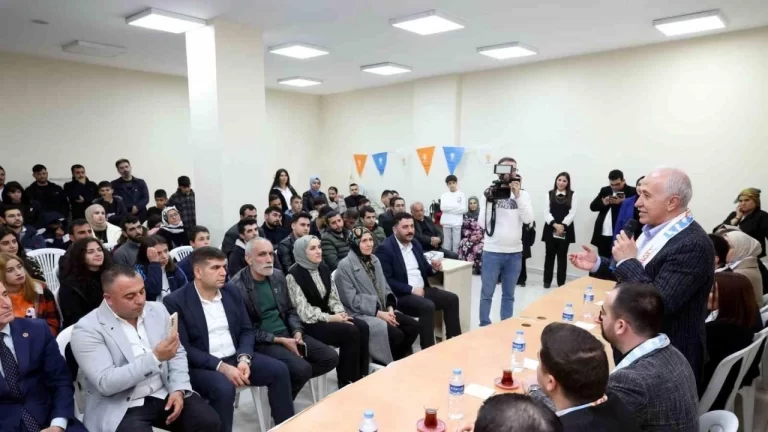 Başkan Gültak, gençlerle bir araya geldi