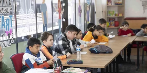 ’Hello Mersin’ kulübü ile çocuklar İngilizce öğrenmenin tadını çıkarıyor