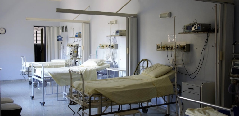 Yoğun bakımlar doldu, ameliyatlar erteleniyor: Hekimler ne diyor?