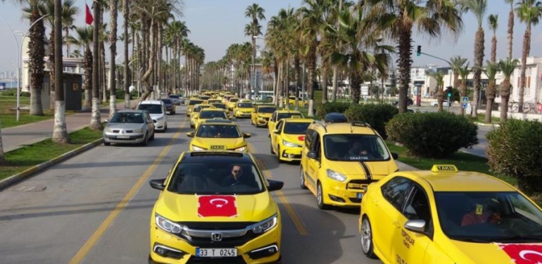 İzmir’de cinayete kurban taksici, Mersin’de anıldı