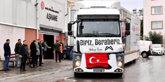 Mersin Büyükşehir Belediyesi depremzedelerin yanında oldu