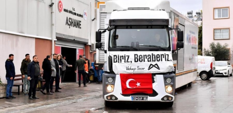 Mersin Büyükşehir Belediyesi depremzedelerin yanında oldu