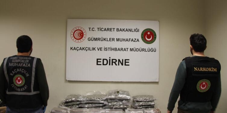 430 kilogram uyuşturucu, 13 ton kaçak çay ele geçirildi