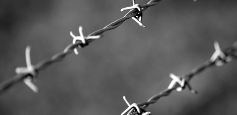 Düzensiz Göçmenler Teksas Sınırını Aşmaya Devam Ediyor