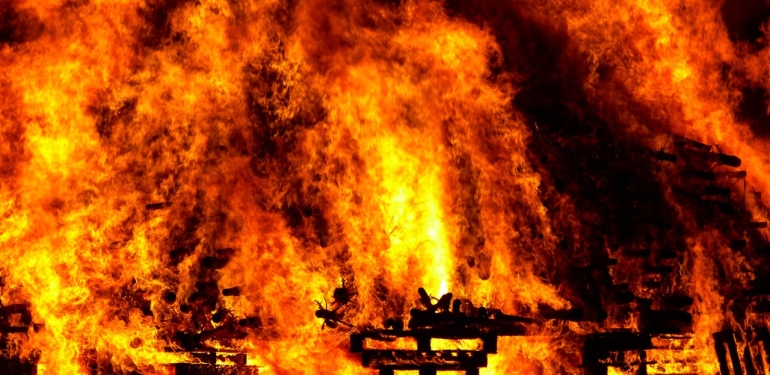 İzmir’de 2 Ayda 2 kez Yanan İş Yeri Sahibi Perişan Oldu