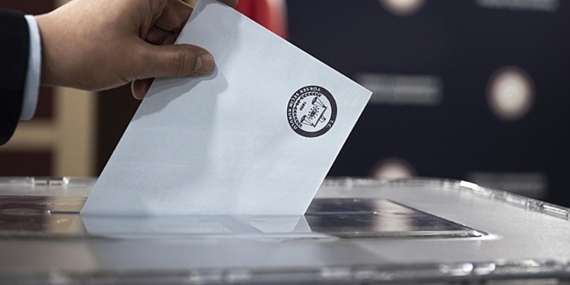Çıldır’da Belediye Başkanı Kurayla Belirlendi: AKP Adayı Kemal Yakup Azizoğlu Seçimi Kazandı