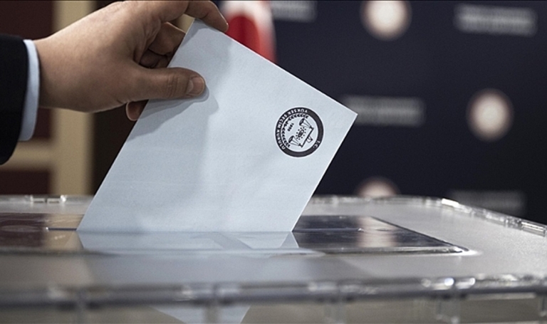 Çıldır’da Belediye Başkanı Kurayla Belirlendi: AKP Adayı Kemal Yakup Azizoğlu Seçimi Kazandı
