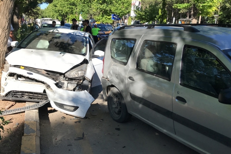İçişleri Bakanı Yerlikaya: Bayram Tatilinde 1838 Trafik Kazası, 19 Ölü, 2912 Yaralı