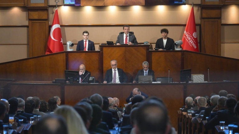 İstanbul Büyükşehir Belediye Meclisi’nde AKP’nin Teklifi CHP’lilerin Oyuyla Reddedildi