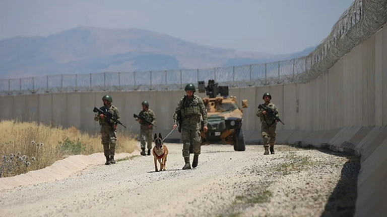 Türkiye’den Yunanistan’a Kaçmaya Çalışan Teröristler Yakalandı
