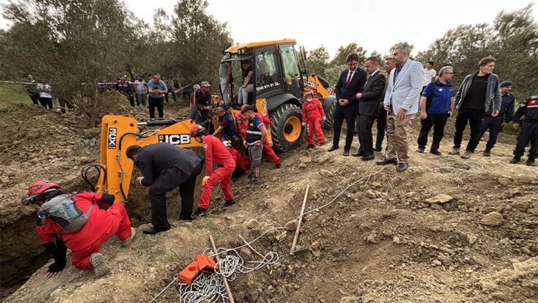 Çanakkale’de Su Kanalı Kazısında Göçük: İki Kurtarıldı, Bir İşçi Hala Toprak Altında