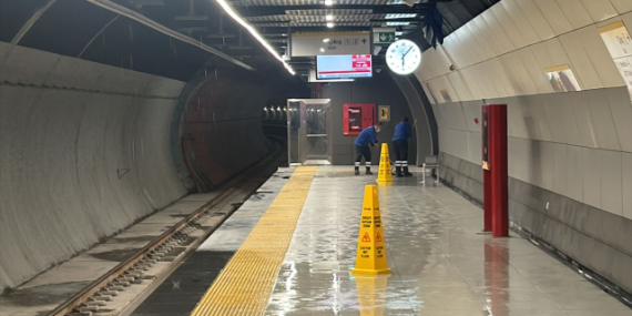 Metro Hattında Su Baskını: Tahliye Çalışmaları Devam Ediyor