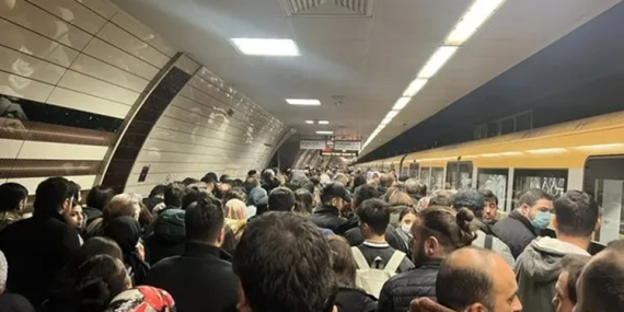 İstanbul’da M5 Metro Hattında Eğitim Amaçlı Metrolar Çarpıştı: Yoğunluk Oluştu