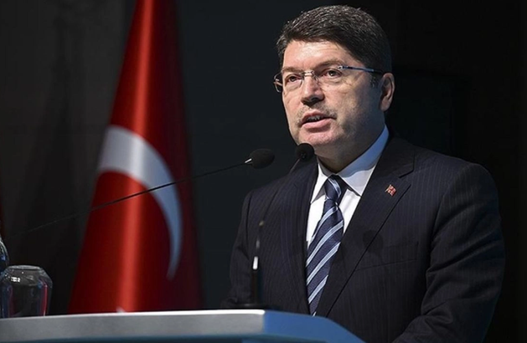 Adalet Bakanı Tunç: DEM Parti’ye, Teröre Destek Verenlerle İlişkisi Devam Ederse Kapatma Tehlikesi