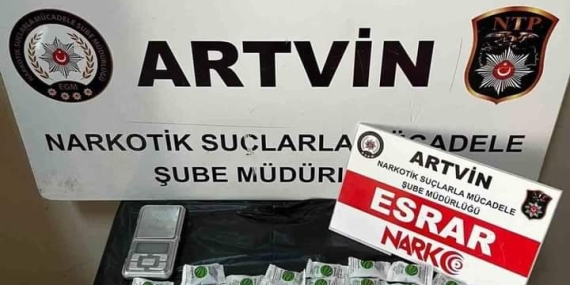 Artvin’de Meyve Şekeri Kutusundan 800 Bin Liralık Esrar Ele Geçirildi