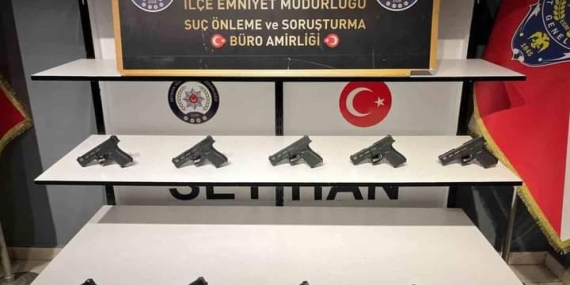 Seyhan’da Silah Baskını: 10 Ruhsatsız Tabanca Ele Geçirildi
