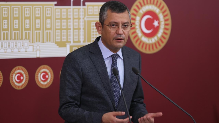 Özgür Özel’den Önemli Açıklamalar: Diyalog, İlkeler ve Toplumsal Sorunlara Odaklanma