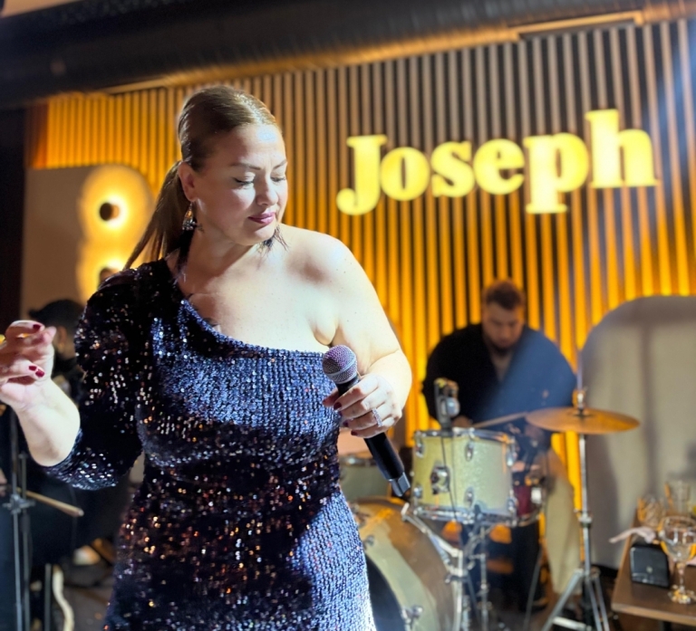 Seda İnan Mersin Joseph Restaurant-Cafe’de sahne almaya başladı