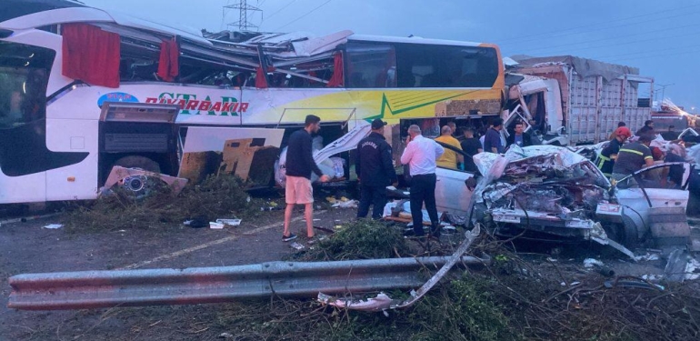 Mersin’de zincirleme kaza: Çok sayıda ölü ve yaralı var
