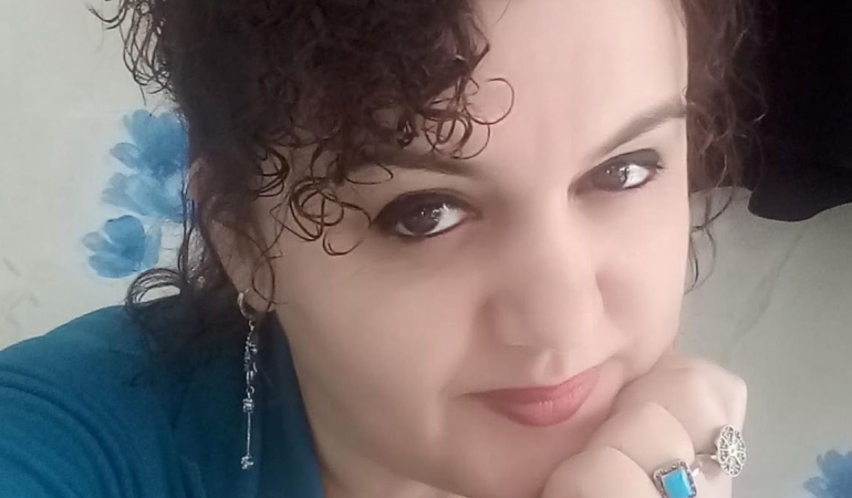 Yadigar Gidici ;Annemin sadece bir gözü vardı. Öteki gözü çukurdu, yani yeri boştu.İBRETLİK HİKAYE