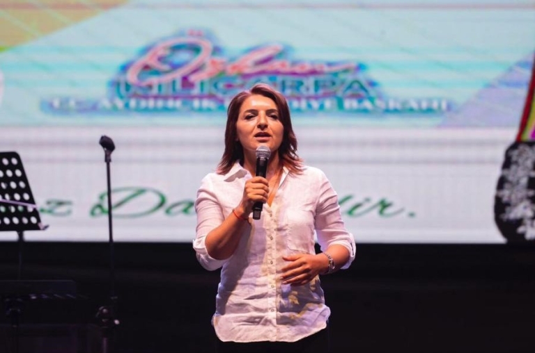 GÜLCAN KIŞ’TAN SERT UYARI: “AKP’NİN SİT ALANLARINI İMARA AÇMASINA BURADA İZİN VERMEYECEĞİZ!