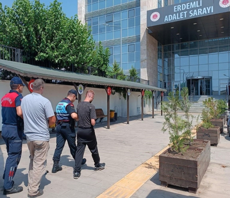 JANDARMADAN ARANAN ŞAHISLARA OPERASYON, 2 ŞAHIS TUTUKLANDI