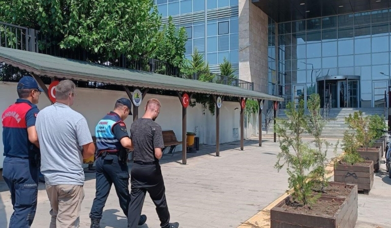 JANDARMADAN ARANAN ŞAHISLARA OPERASYON, 2 ŞAHIS TUTUKLANDI