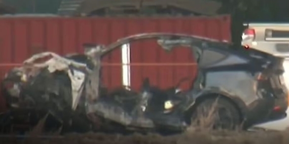 Kanada’da Tesla Kazasında Elektronik Kapı Sistemi Felakete Yol Açtı