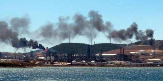 İzmir Aliağa’da Tüpraş Rafinerisi’nde Patlama: Yangın Çevreyi Korkuttu