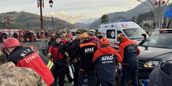 Rize’de Korkunç Kaza: Öğrenci Servisi ile Otomobil Çarpıştı, 10 Yaralı
