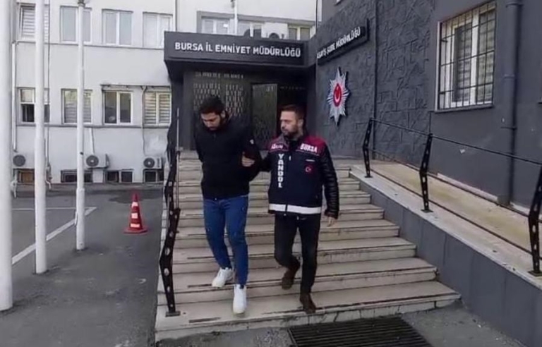 Dolandırıcılık Hikayesi İstanbul’da Son Buldu: Sahte Polis Yakalandı
