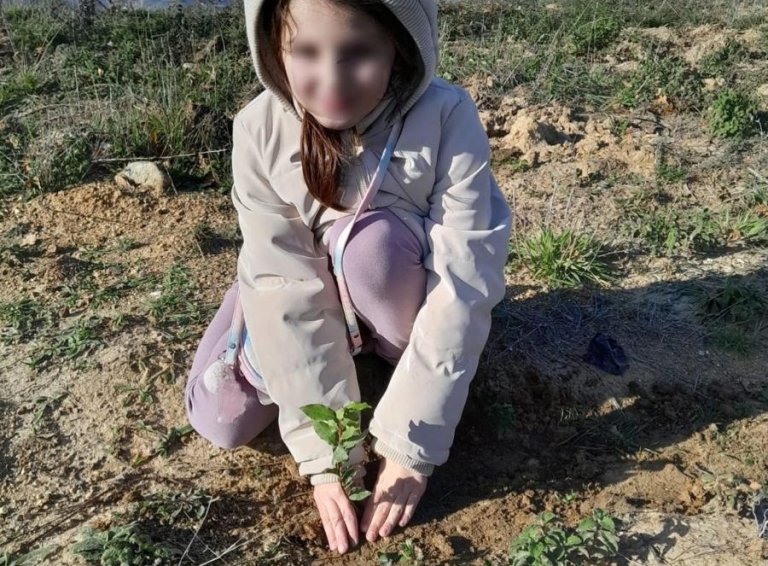 Yalova’da Öğrenciler ve Aileleri Geleceğe Nefes Olmak İçin Fidan Dikti