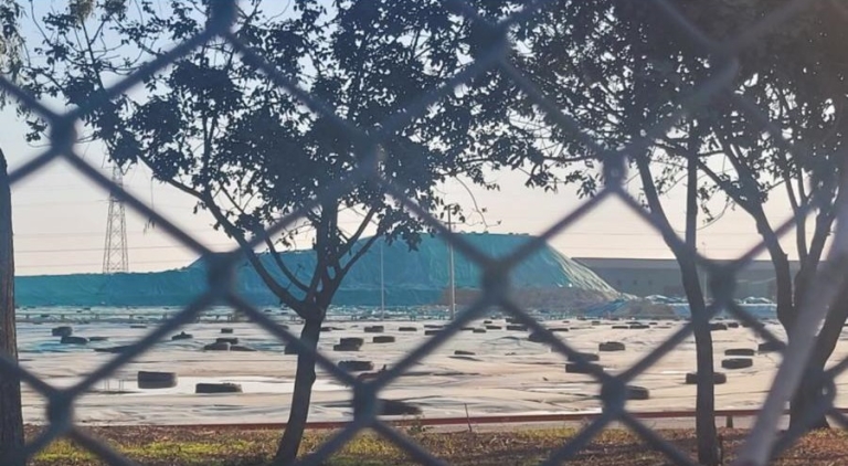 Mersin Kromsan Fabrikası Atıklarını TIR Lastikleriyle Saklıyor